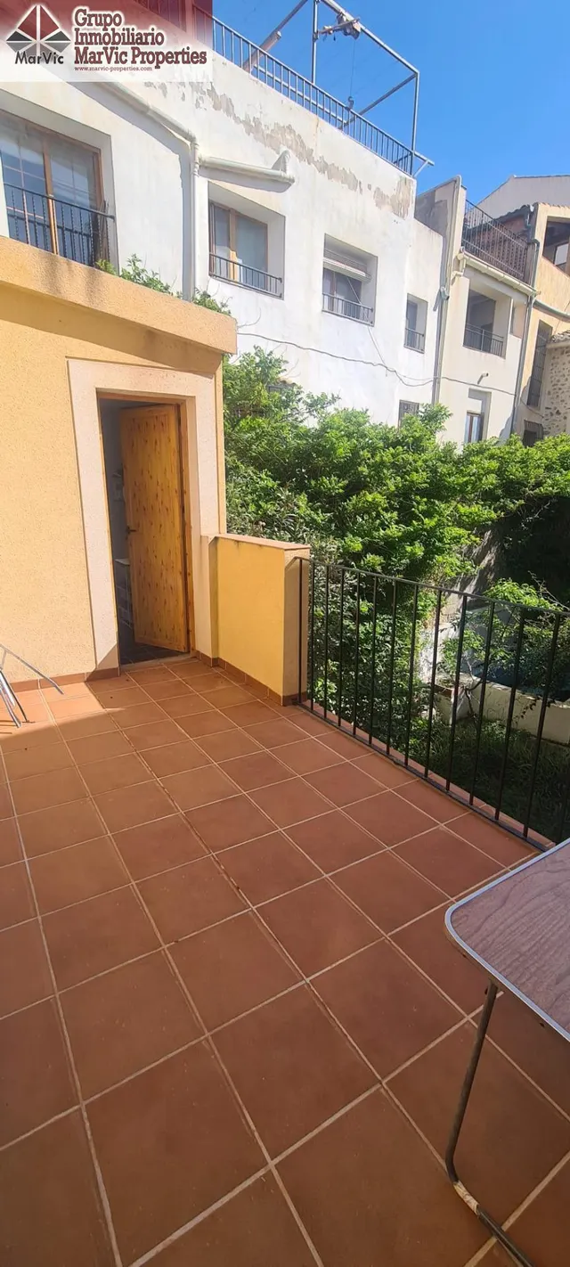 Amplia Casa Reformada en Sella con Piscina y Chimenea — 10