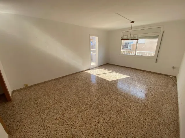 ¡AMPLIO PISO EN UNA ZONA TRANQUILA DE ALCANAR! — 12