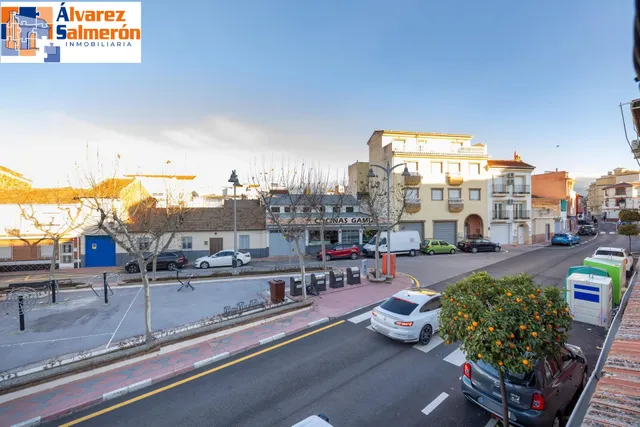 Casa con estupenda ubicación en Armilla. avenida de los ogíjares — 11