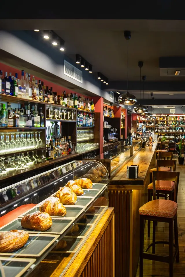 LOCAL COMERCIAL EN TRASPASO  EN SALOU CENTRO EN PLENO FUNCIONAMIENTO — 12