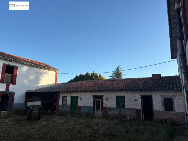 CASA CON AMPLIO TERRENO PRÓXIMA A LEÓN — 12