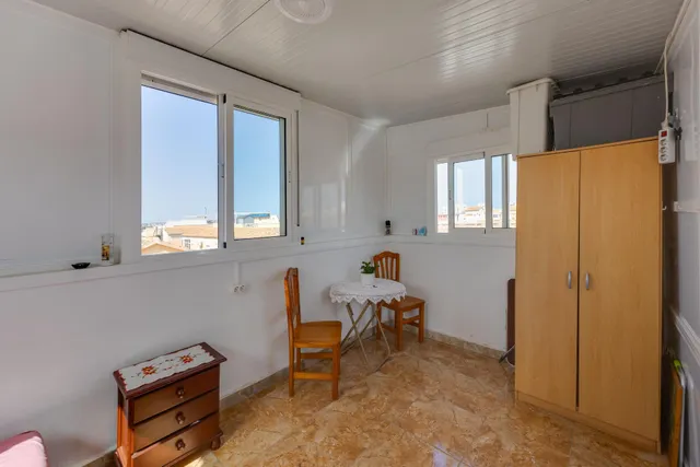 Bungalow planta alta reformado, en residencial con piscina comunitaria — 21