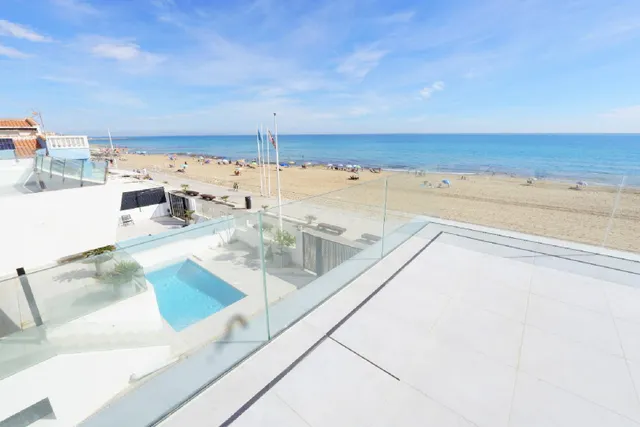 CHALET NUEVO PRIMERA LINEA PLAYA LA MATA