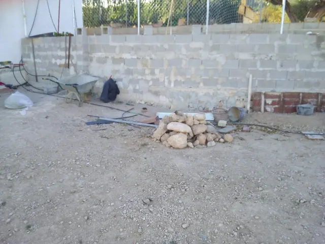 PARCELA CON CASA DE APEROS DE 9 METROS + UNA PORCHADA DE 24 METROS — 9