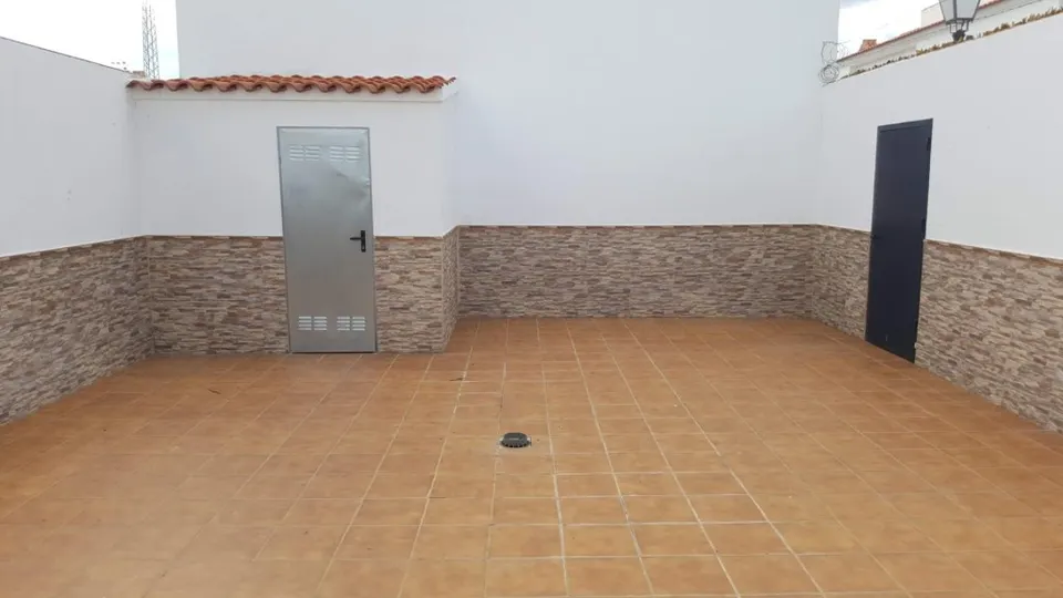Bonita casa en Alanis con patio de 60m2!!!