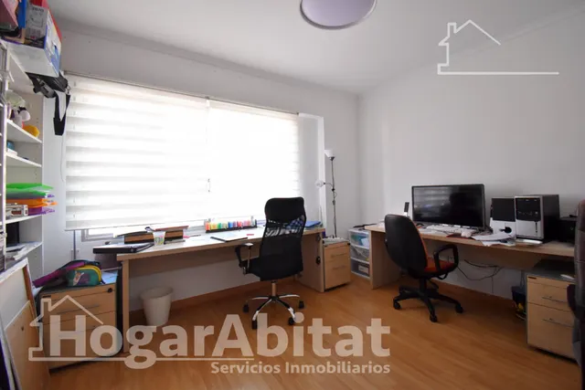 Extraordinaria amplitud en este luminoso primer piso con terrazas y trastero — 19