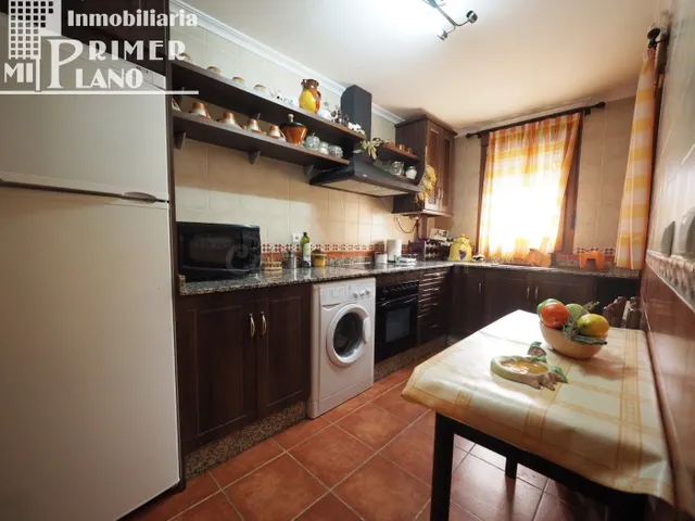 *Casa adosada con 3 dormitorios, garaje y piscina,en Ruidera - foto 4