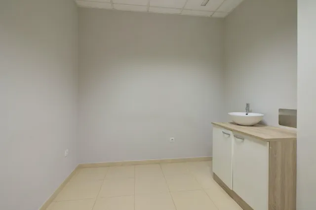UN ESPACIO PREPARADO PARA TU PRÓXIMO NEGOCIO — 20