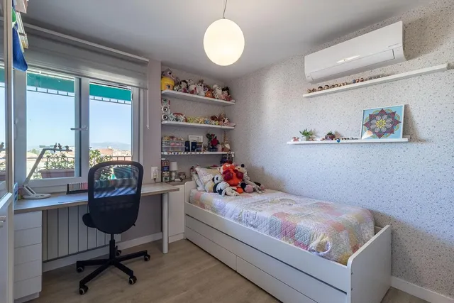 PISO REFORMADO CON VISTAS PANORÁMICAS A UN PASO DEL CENTRO DE GRANADA — 25
