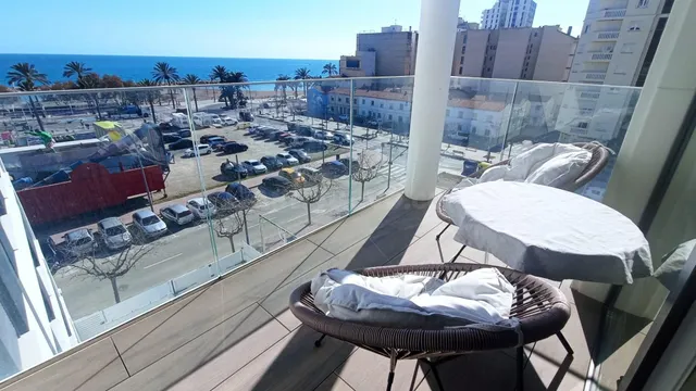 BONITO PISO FRENTE AL MAR CON PISCINA COMUNITARIA Y PARKING  - foto 2