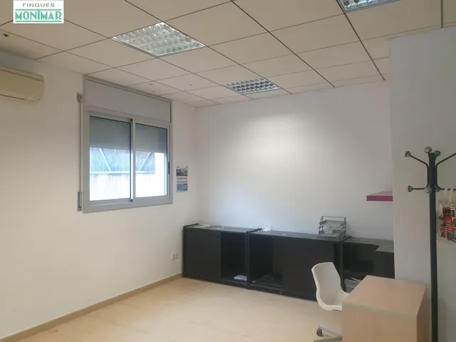 LOCAL COMERCIAL EN PLAZA CATALUNYA DE OLIVELLA — 6