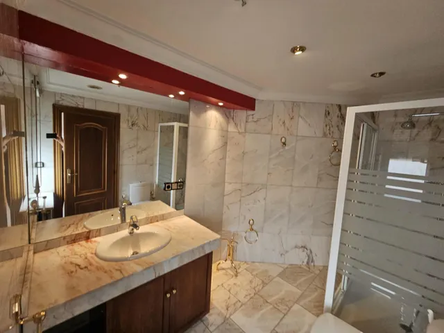 Exclusividad, amplitud y confort en el centro de Salamanca, 3 amplios dormitorios y plaza de garaje cerrada — 36