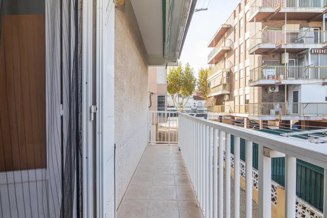 ¿y si pudieras tener vistas al mar desde la terraza de tu apartamento? ¿y si bajar a la playa es simplemente dicho y hecho? — 38