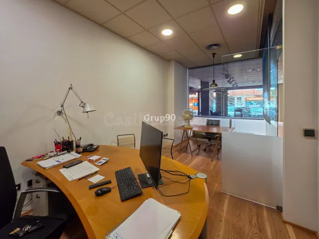 ? Amplio Local Esquinero de 300 m2 en Excelente Estado en La Nova Balàfia — 19