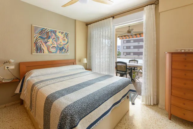APARTAMENTO REFORMADO CON TERRAZA, PISCINA Y PARKING A 150 METROS DE LA PLAYA DE GANDIA — 22