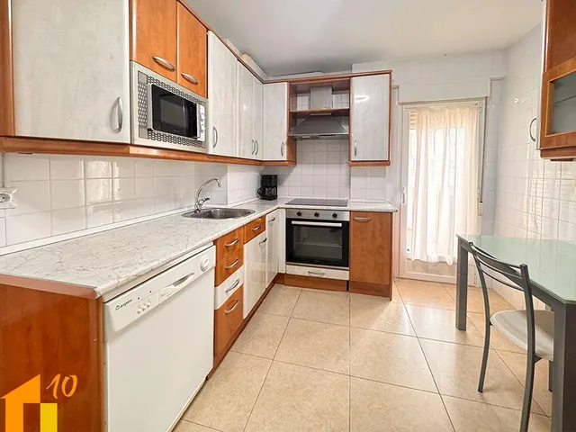 Amplia y luminosa vivienda en calle Jerez — 11