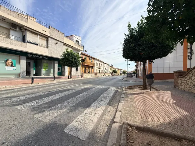 ¡Gran Oportunidad en el Centro de Láchar! Local comercial co