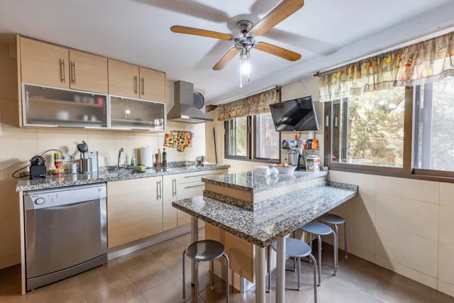 Exclusivo piso señorial con terraza en el Paseo del Salón (Cuesta de Escoriaza), con cochera y trastero. — 22