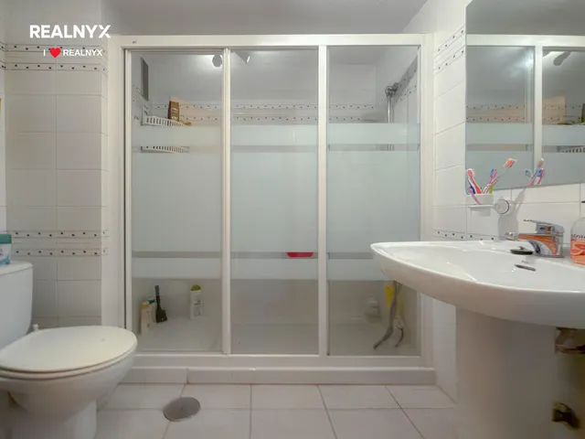 La Veleta! Acogedor apartamento exterior , con amplia terraza y vistas laterales al mar ubicación en urbanización exclusiva con piscina a 150 metros del mar — 26