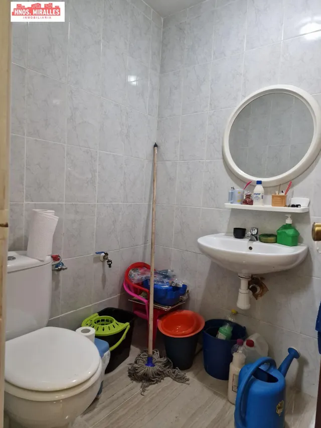SE VENDE LOCAL CON O SIN NEGOCIO ACTUALMENTE MONTADO, SUJETO A NEGOCIACIÓN DE PRECIOS. — 4