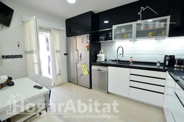 Respira paz entre el mar y la montaña en este exclusivo chalet pareado reformado con piscina privada, solárium y parking — 7