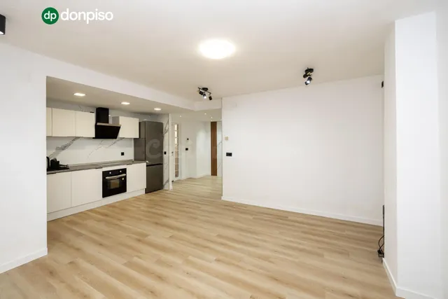 Planta baja con terraza privada, 3 dormitorios, 2 baños y garaje — 5