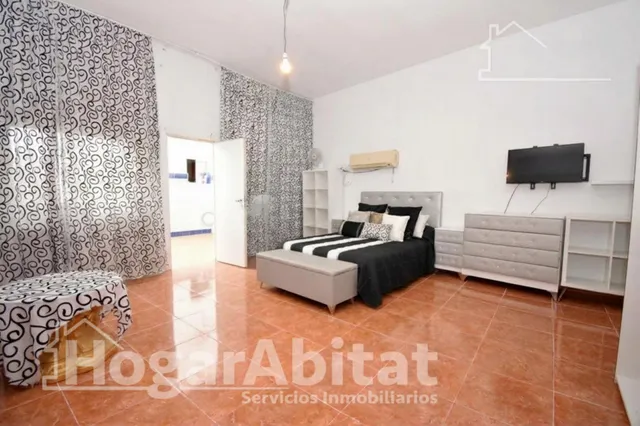 Gran patio privado y excelente ubicación en esta amplia planta baja en El Cabanyal — 9