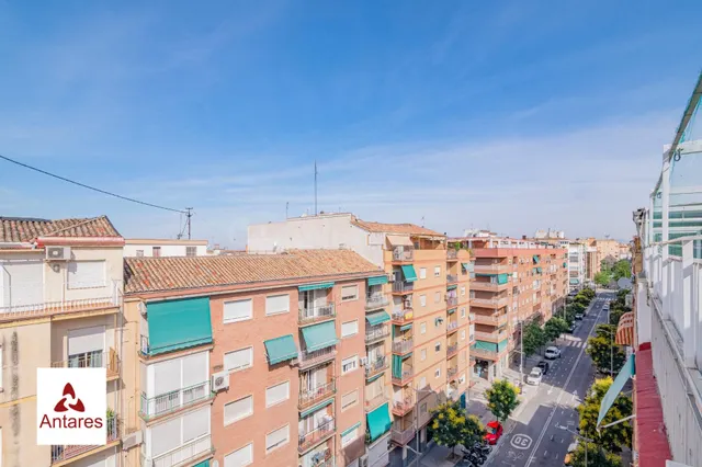 Atico muy amplio con gran terraza en Arabial — 45