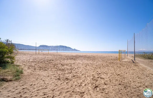 Apartamento reformado en Roses, a solo 30 metros de la playa