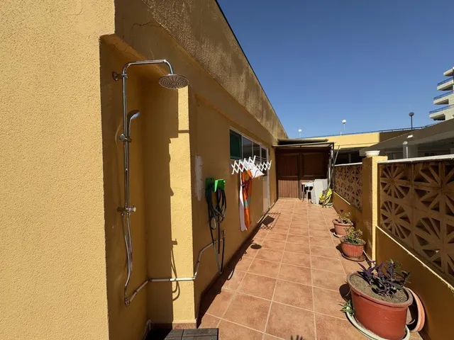 APARTAMENTO A ESCASOS METROS DEL MAR, CON PISCINA. — 19