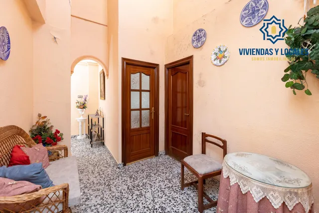 Local + vivienda en Avda. Cadiz — 14