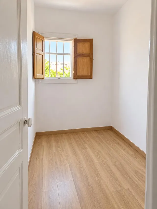 Descubre tu próximo hogar en Barcelona en calle Riera Alta - foto 5