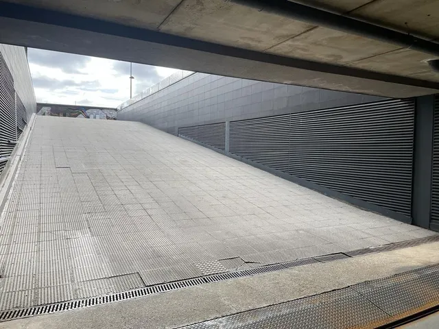 SE VENDE PLAZA DE GARAJE EN LA ROSALEDA — 3