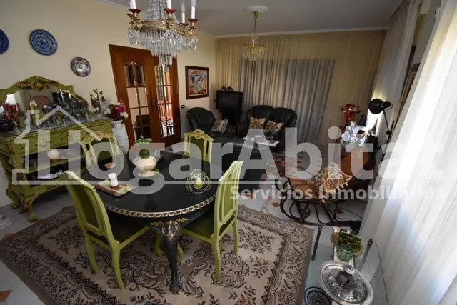 VILLA de 2 alturas con JARDÍN y PISCINA — 36