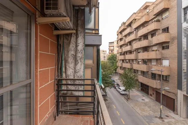 Pisazo en venta en calle Obispo Hurtado — 22