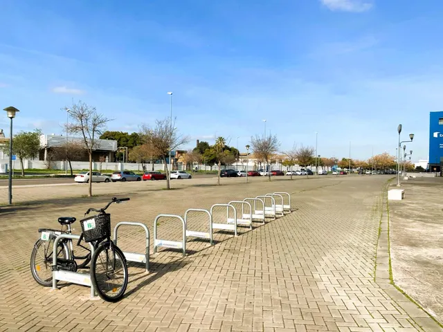 INVERSIÓN & GARAJE para 2 COCHES GRANDES y TRASTERO en SEVIL - foto 5