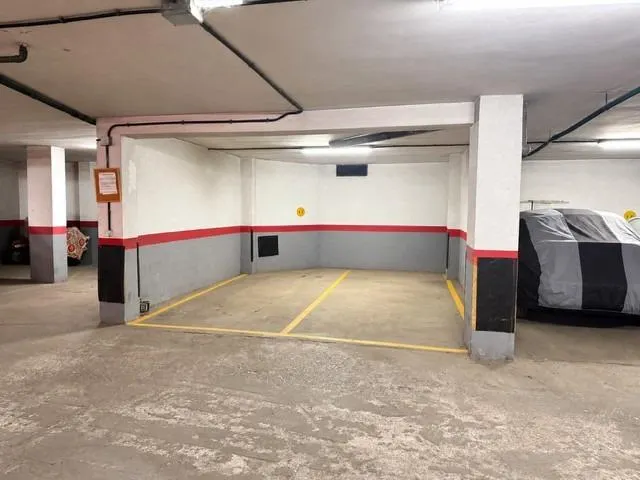 Amplio Piso en el Casco Histórico con Terraza y Garaje — 17