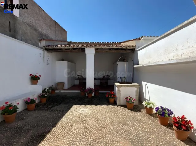 Casa con Encanto de 180 m2 con Patio y Gran Porche en el Centro de Puebla de la Calzada — 22