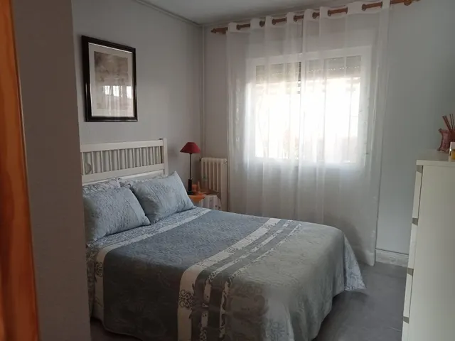 Chalet independiente de una planta con solárium, trastero y jardín consolidado — 13