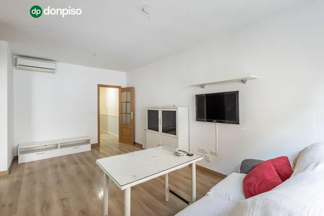 Piso con garaje, trastero y excelente ubicación en Huétor Vega — 4
