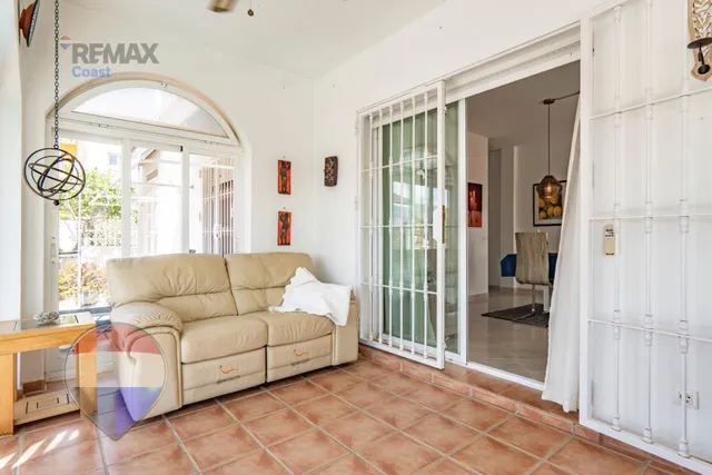 VILLA INDEPENDIENTE CON PISCINA, GRANDES TERRAZAS Y VISTAS AL MAR EN BENAJARAFE — 50