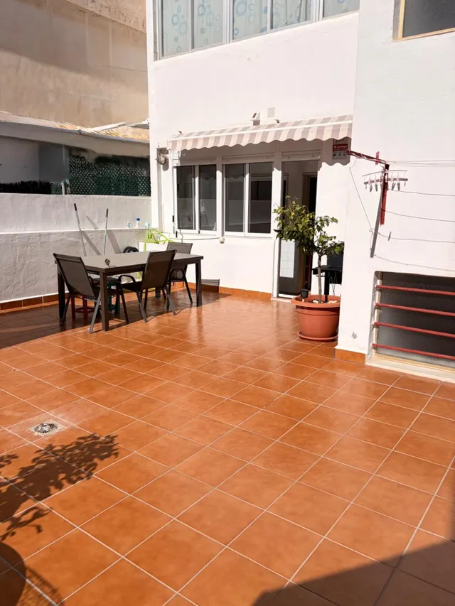 Amplia vivienda con garaje a 500 metros del mar – San Pedro 