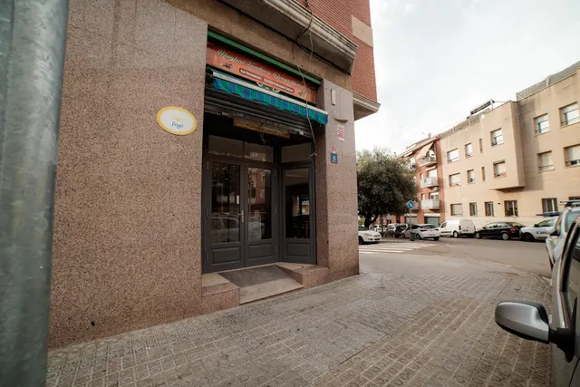 Local esquinero muy luminoso en Cerdanyola Sud, Mataró — 16