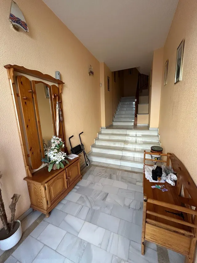 VIVIENDA SOBRE LOCAL EN SANTA MARÍA DEL ÁGUILA — 18