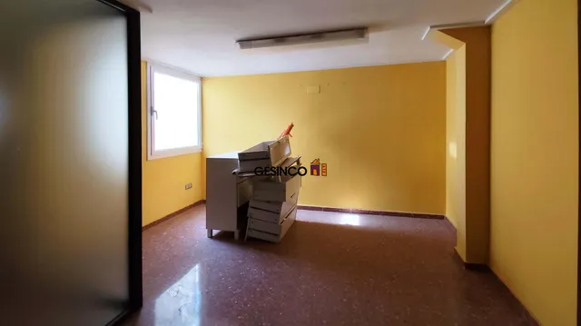 LOCAL COMERCIAL EN PLANTA ENTRESUELO EN VENTA Y ALQUILER — 9