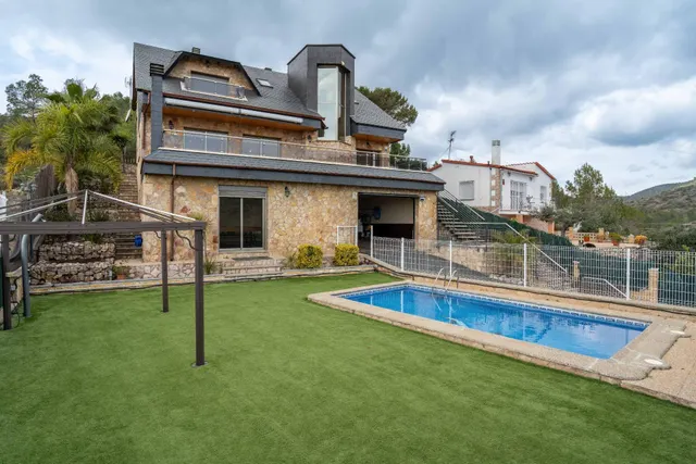 Casa con piscina y vistas a la montaña en Mas Borràs — 48
