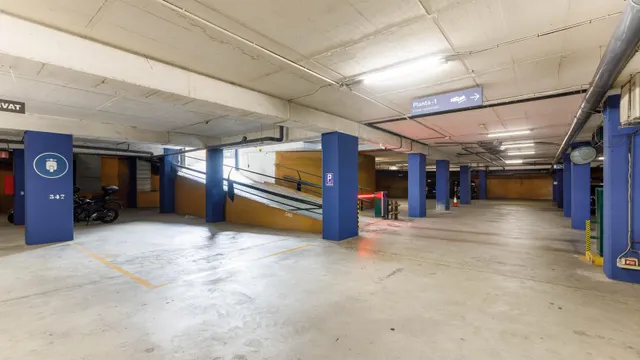 Parking 12m² en alquiler - Zona Franca — 20
