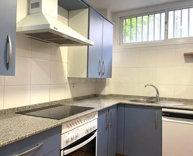 GRAN OCASIÓN EN CALLE LARGA DE 3 DORMITORIOS Y PATIO PRIVADO - foto 4