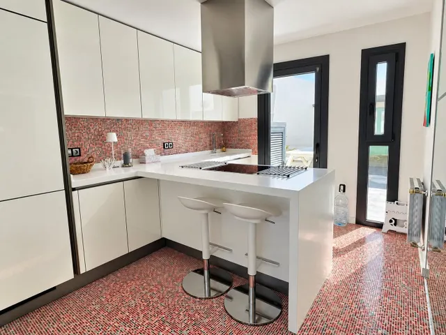 Preciosa casa de esquina con 3 dormitorios, amplia parcela privada y vistas panorámicas en Albir — 14