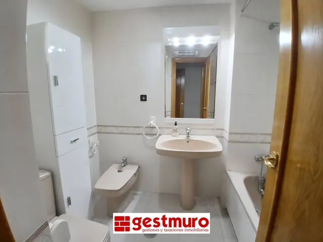 Piso alquiler alameda de san antón sin muebles con plaza de garaje y agua incluida!! — 9